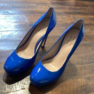 Dennis Basso + Pour La Victoire platform blue heels
